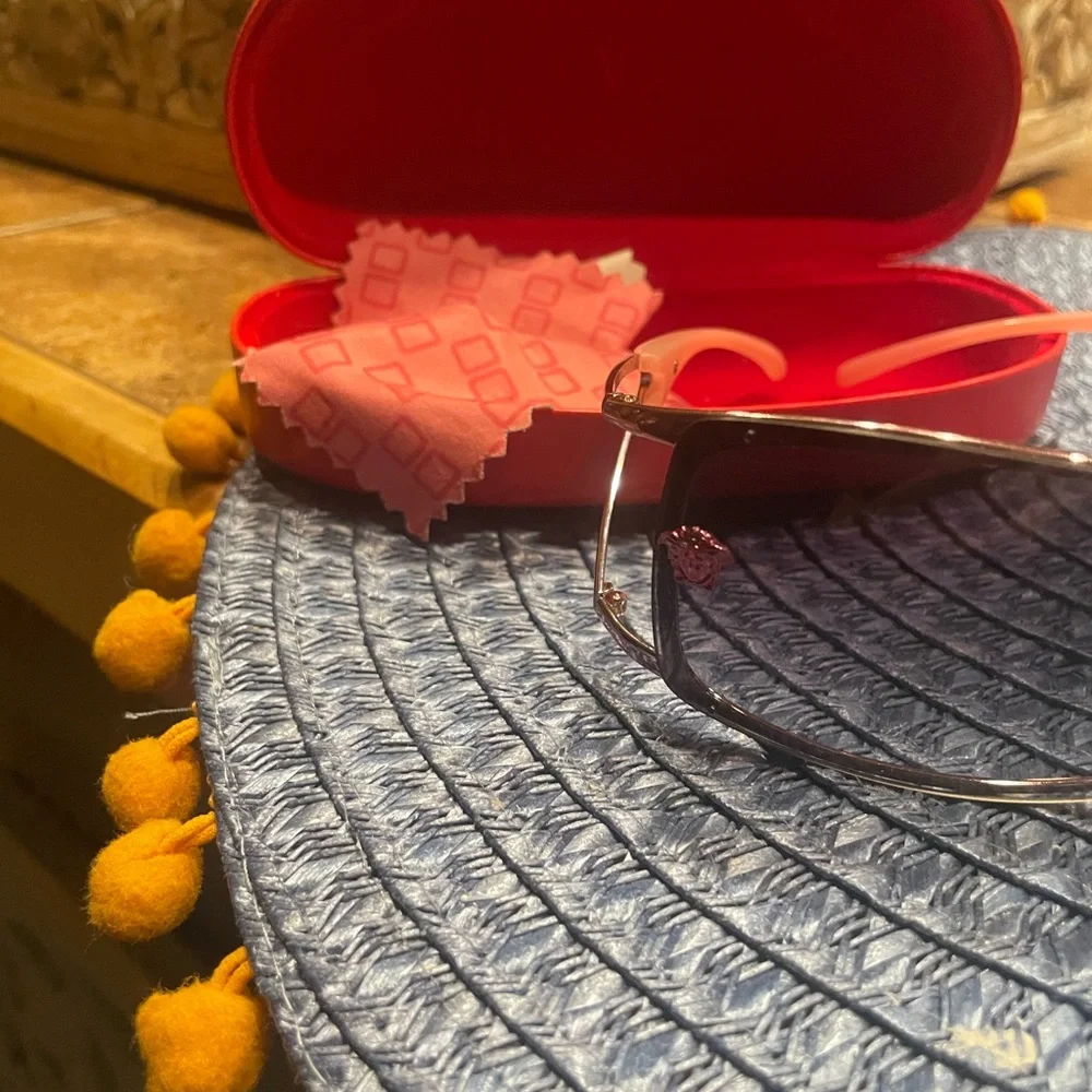 Versace Stylish Pink and Black Sunglasses - Picture 8 of 9